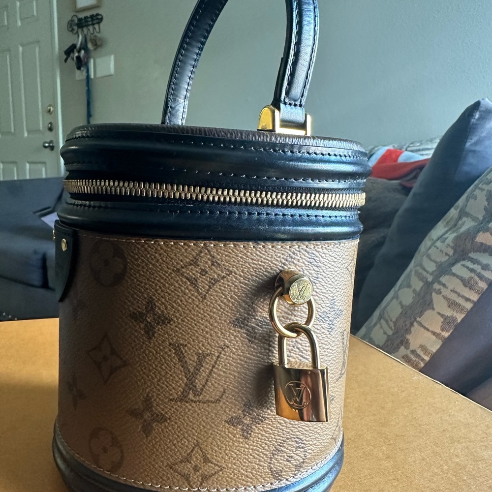 Louis Vuitton
Handbag Reverse Monogram Canvas - Authentic - Picture 2 of 10